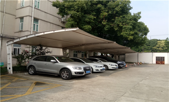 膜結構車棚
