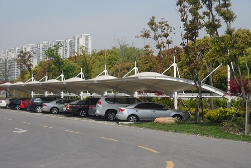 膜結(jié)構汽車停車棚